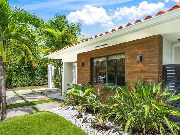 8033 Noremac Ave, Miami Beach FL 33141