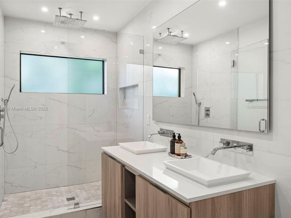 8033 Noremac Ave, Miami Beach FL 33141