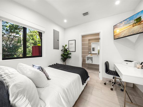 8033 Noremac Ave, Miami Beach FL 33141