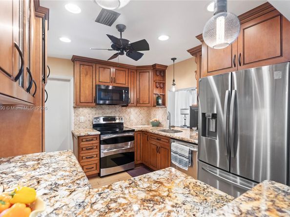 1107 Washington St, Hollywood FL 33019