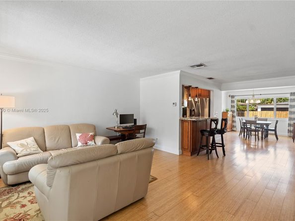 1107 Washington St, Hollywood FL 33019