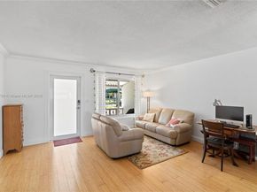1107 Washington St, Hollywood FL 33019