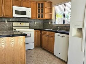 610 Commodore Dr, Plantation FL 33325