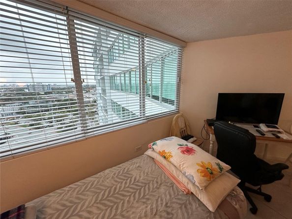 7135 Collins Ave 1721, Miami Beach FL 33141