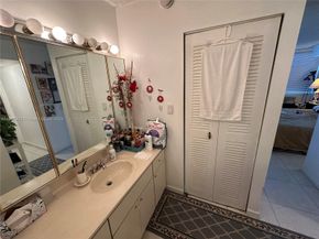 7135 Collins Ave 1721, Miami Beach FL 33141