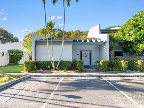 1064 NW 97th Ave 219, Pembroke Pines FL 33024