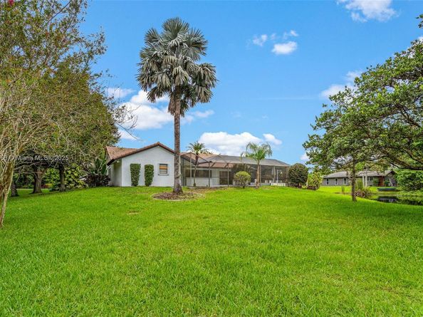 4490 SW 105th Ave, Davie FL 33328