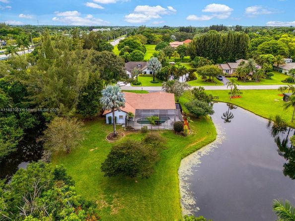 4490 SW 105th Ave, Davie FL 33328