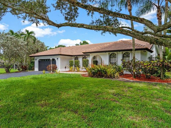 4490 SW 105th Ave, Davie FL 33328