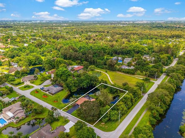 4490 SW 105th Ave, Davie FL 33328