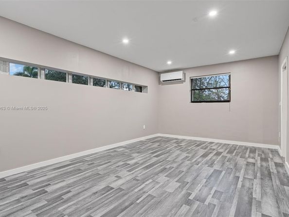 4490 SW 105th Ave, Davie FL 33328