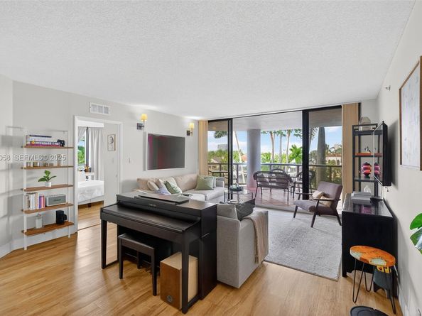 3598 Yacht Club Dr 302, Aventura FL 33180