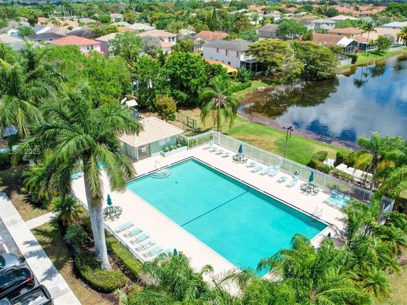 16249 NW 24th St, Pembroke Pines FL 33028