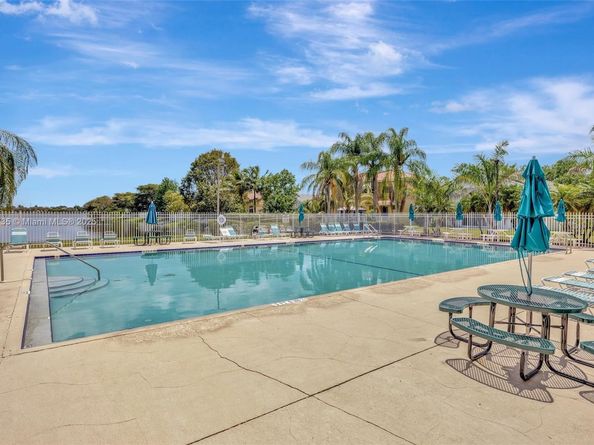 16249 NW 24th St, Pembroke Pines FL 33028