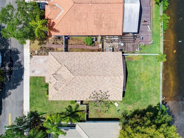 16249 NW 24th St, Pembroke Pines FL 33028