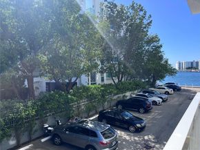 2016 Bay Dr 203, Miami Beach FL 33141