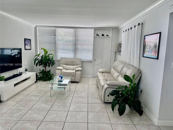 2016 Bay Dr 203, Miami Beach FL 33141