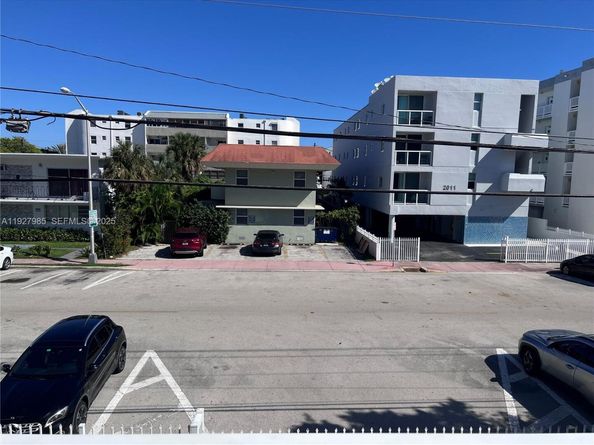 2016 Bay Dr 203, Miami Beach FL 33141