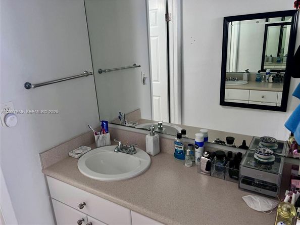 2016 Bay Dr 203, Miami Beach FL 33141