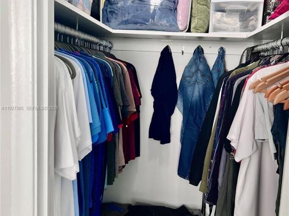 2016 Bay Dr 203, Miami Beach FL 33141