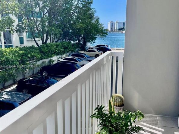 2016 Bay Dr 203, Miami Beach FL 33141