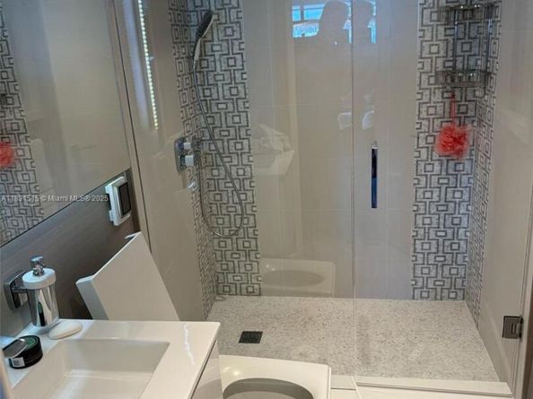 2333 Brickell Ave 901, Miami FL 33129
