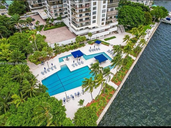 2333 Brickell Ave 901, Miami FL 33129