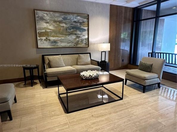 2333 Brickell Ave 901, Miami FL 33129