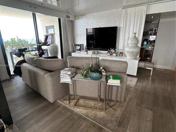 2333 Brickell Ave 901, Miami FL 33129