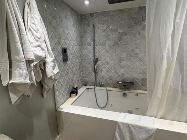 2333 Brickell Ave 901, Miami FL 33129
