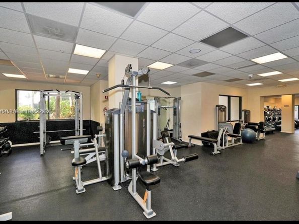 2333 Brickell Ave 901, Miami FL 33129