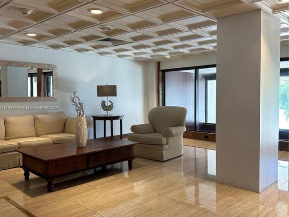 2333 Brickell Ave 901, Miami FL 33129