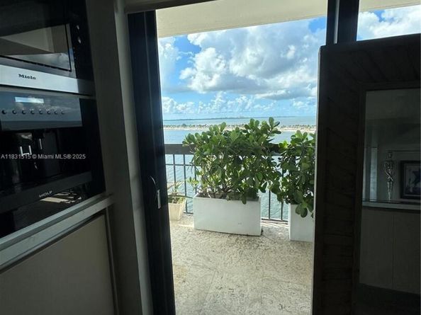 2333 Brickell Ave 901, Miami FL 33129