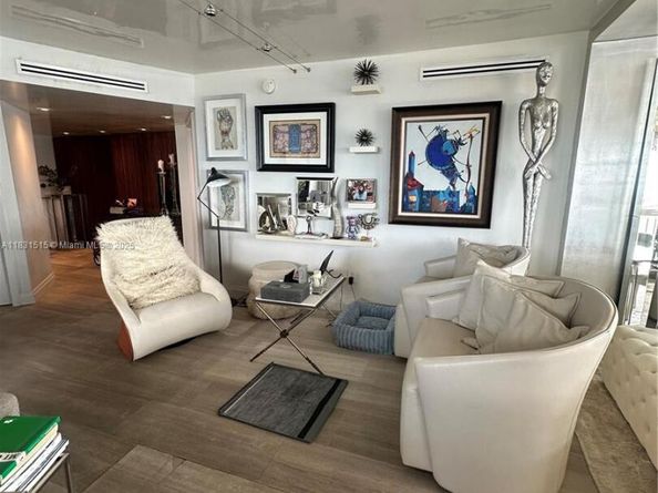 2333 Brickell Ave 901, Miami FL 33129
