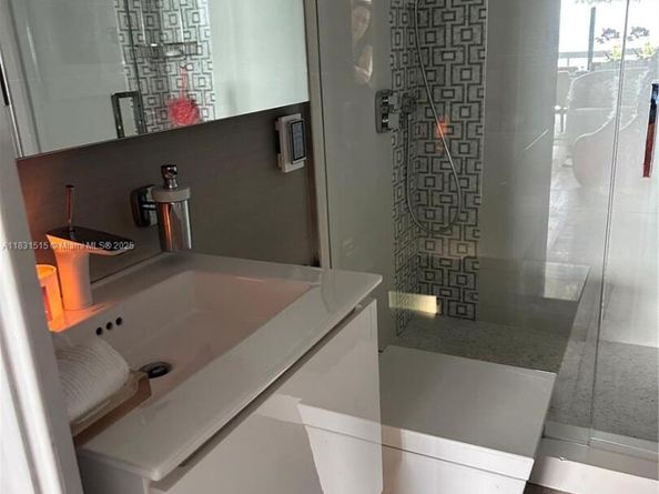2333 Brickell Ave 901, Miami FL 33129