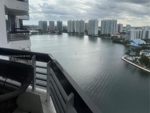 3530 Mystic Pointe Dr 2303, Aventura FL 33180