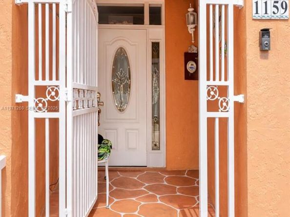 1159 W 40th St 16, Hialeah FL 33012