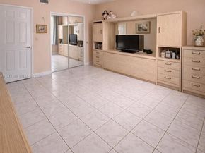 1159 W 40th St 16, Hialeah FL 33012