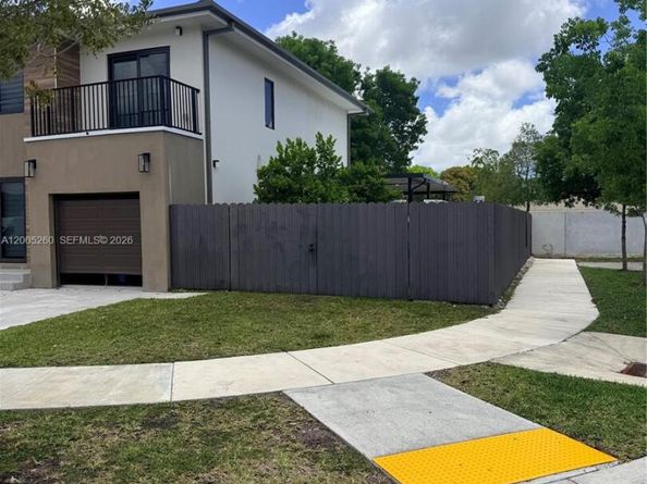 102 NW 10th Pl, Florida City FL 33034