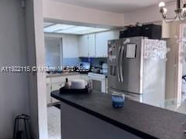 5890 NW 15th St, Sunrise FL 33313