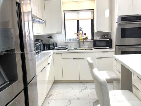 11266 SW 33rd St, Miami FL 33165