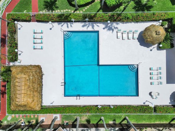 2649 S Parkview Dr, Hallandale Beach FL 33009