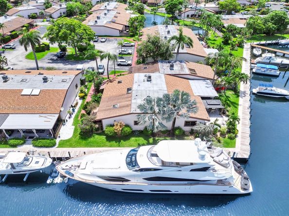 2649 S Parkview Dr, Hallandale Beach FL 33009