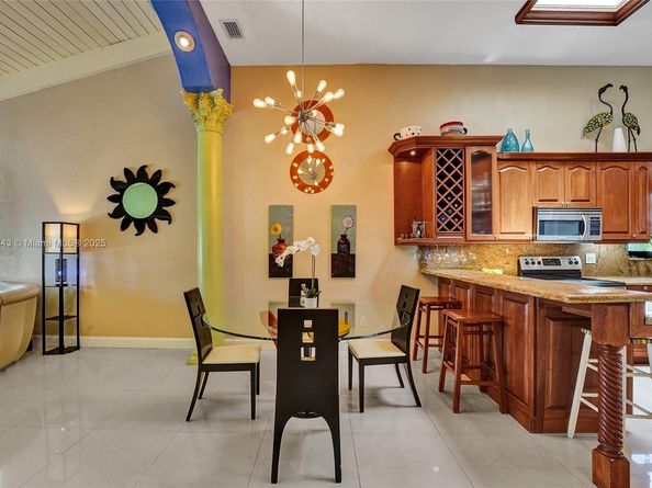 2649 S Parkview Dr, Hallandale Beach FL 33009