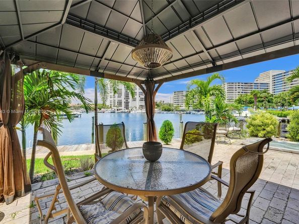 2649 S Parkview Dr, Hallandale Beach FL 33009