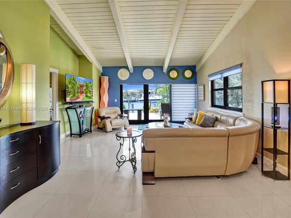 2649 S Parkview Dr, Hallandale Beach FL 33009