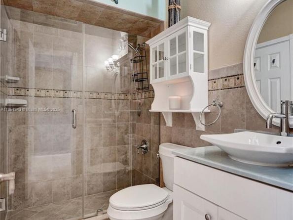 2649 S Parkview Dr, Hallandale Beach FL 33009