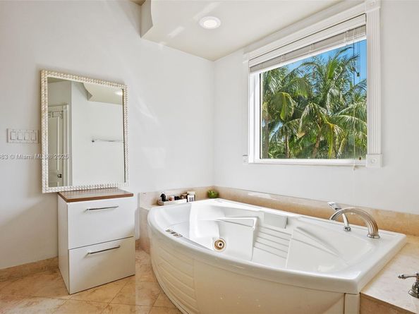 781 Crandon Blvd 306, Key Biscayne FL 33149