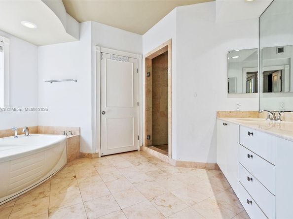 781 Crandon Blvd 306, Key Biscayne FL 33149