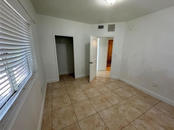 109 NW 6th Ave 5, Miami FL 33128